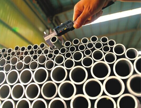 Califique la tubería de acero inconsútil de la caldera de 304 de calor tubos del cambiador/la instalación de tubos de la superficie conservada en vinagre